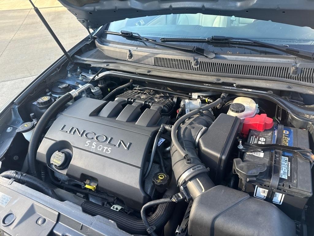 Lincoln MKS  2010