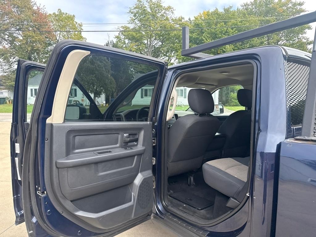 RAM 2500 ST Crew Cab SWB 4WD 2012