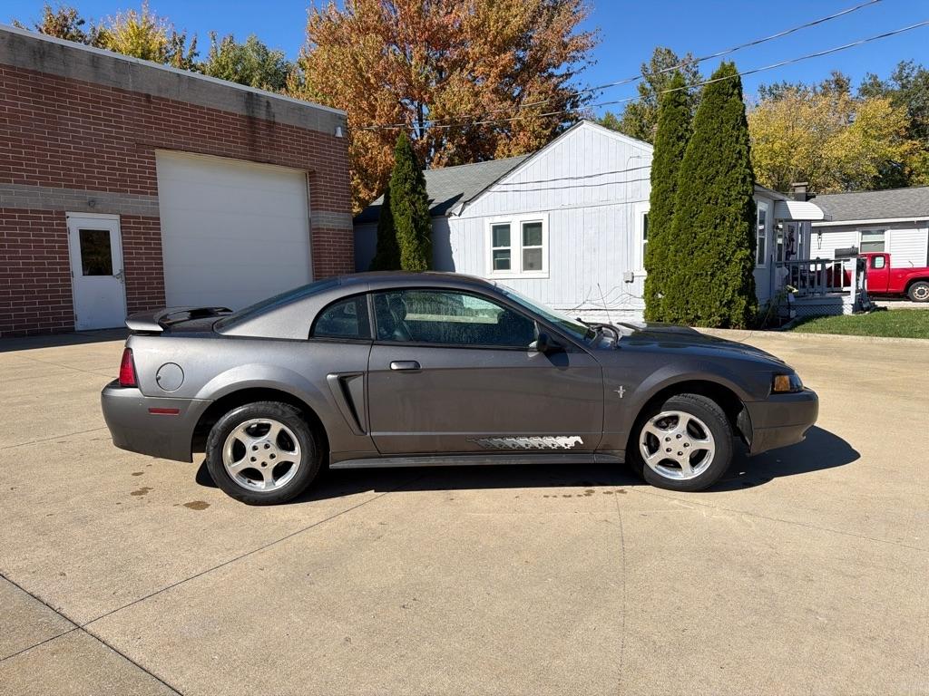 Ford Mustang  2003
