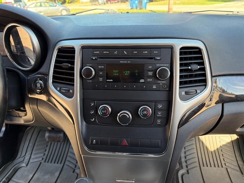 Jeep Grand Cherokee Laredo 2WD 2011