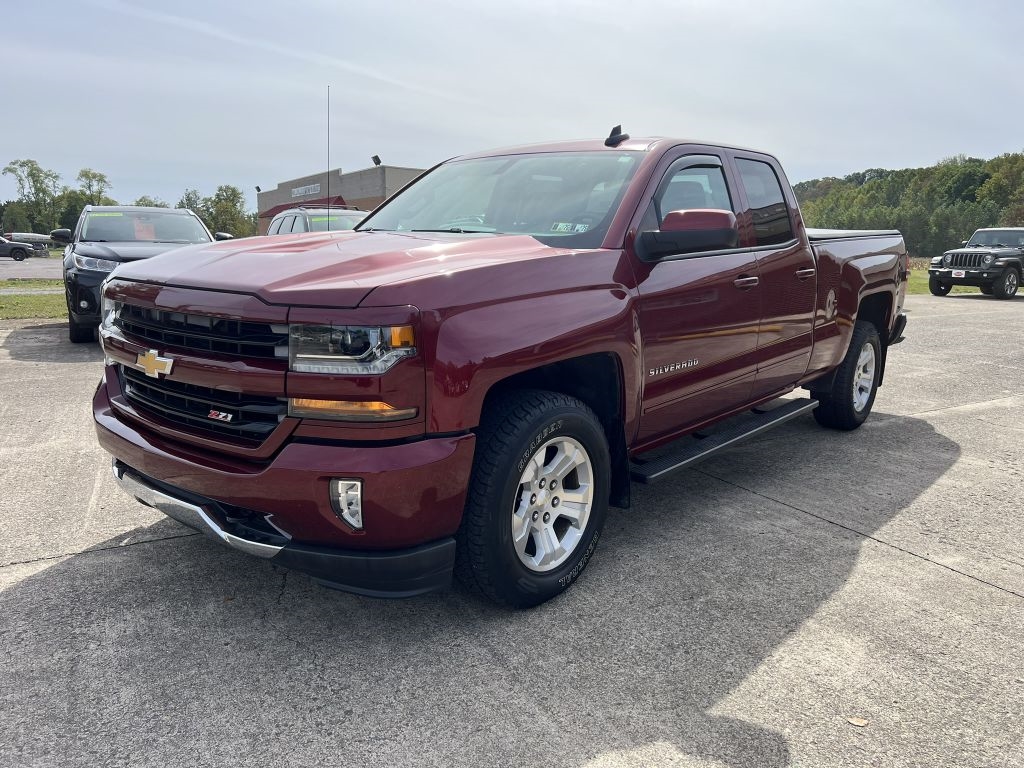 2017 Chevrolet Silverado 1500 LT Z71 photo 2