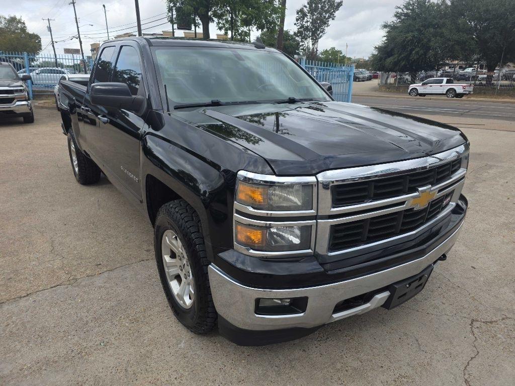 Chevrolet Silverado photo 2