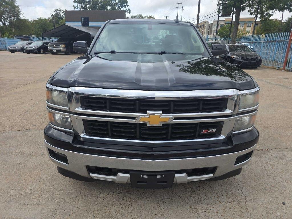 Chevrolet Silverado photo 3