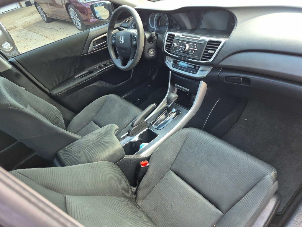 Honda Accord photo 9