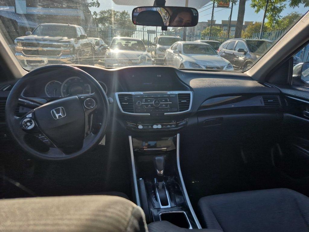 Honda Accord photo 11