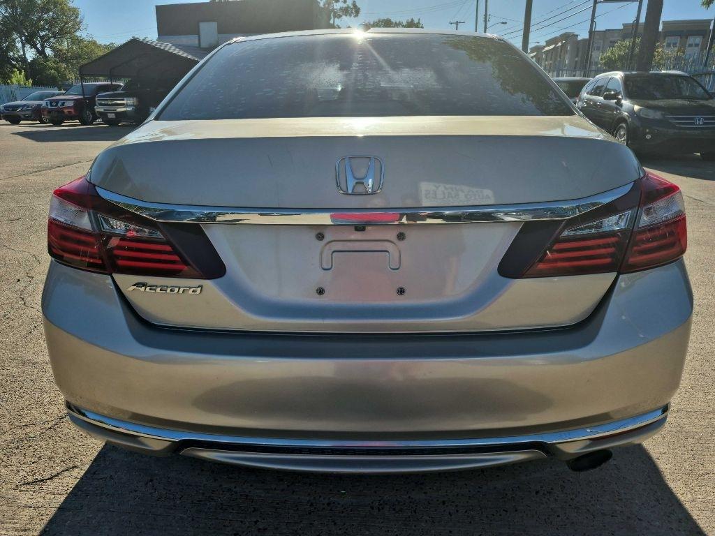 Honda Accord photo 8