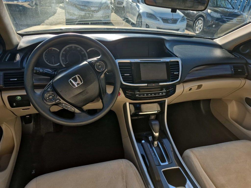 Honda Accord photo 12