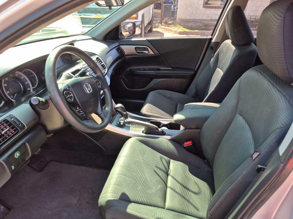 Honda Accord photo 11