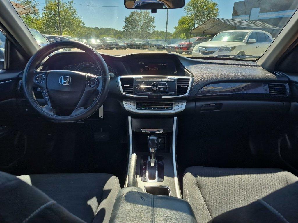 Honda Accord photo 9