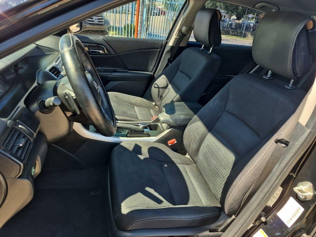 Honda Accord photo 10