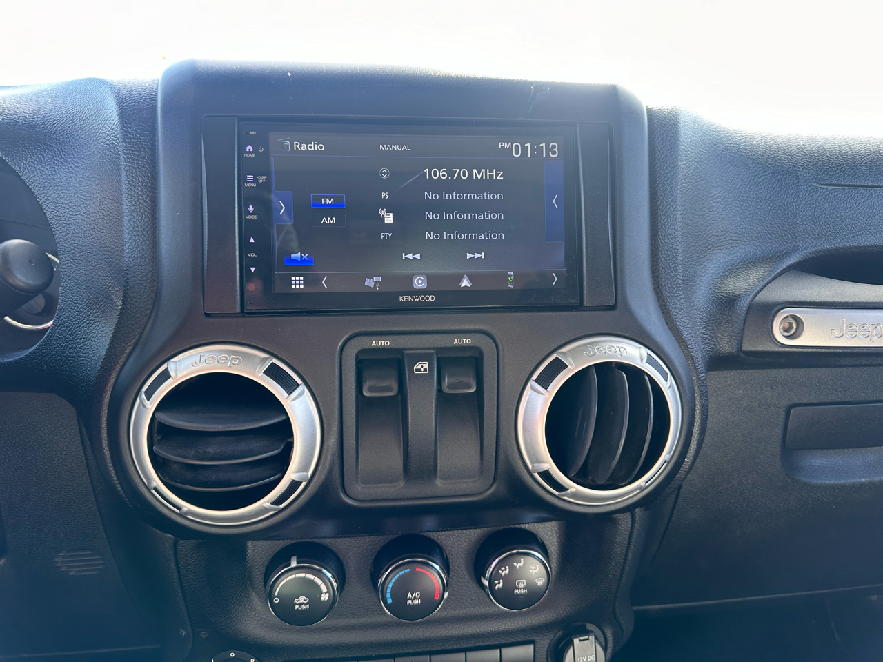 Jeep Wrangler Sahara 4WD 2012