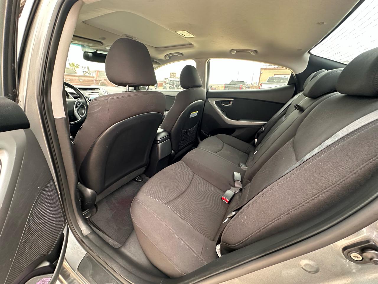 Hyundai Elantra SE 6AT 2016