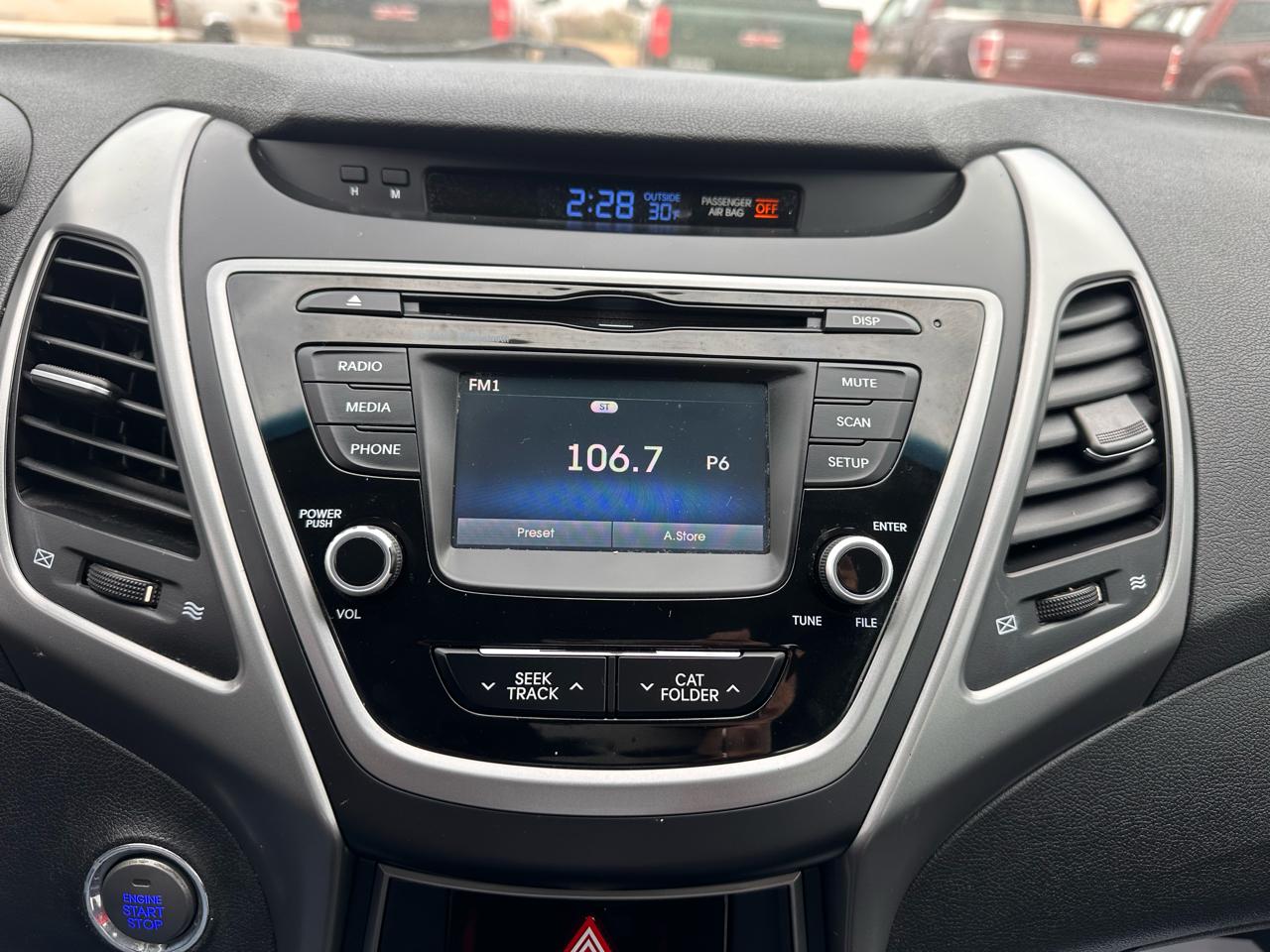 Hyundai Elantra SE 6AT 2016