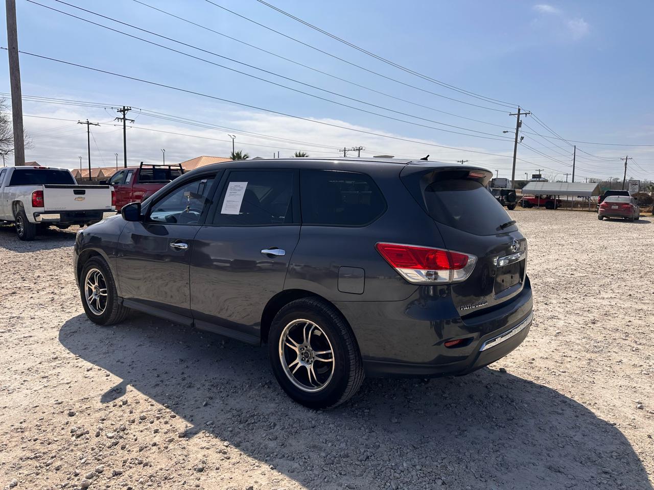 Nissan Pathfinder SL 2WD 2014