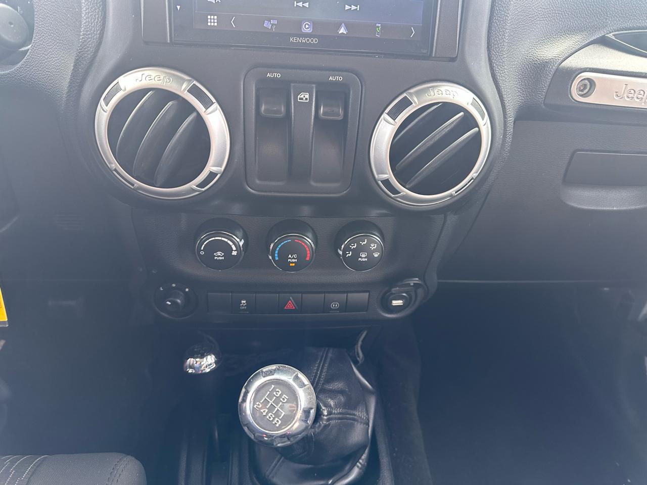 Jeep Wrangler Sahara 4WD 2012