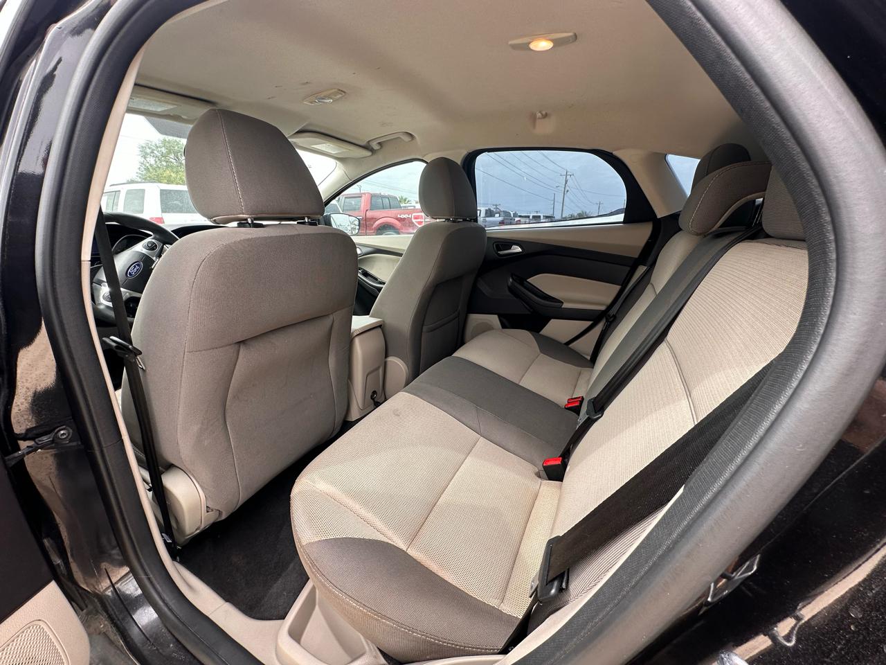 Ford Focus SE 2012