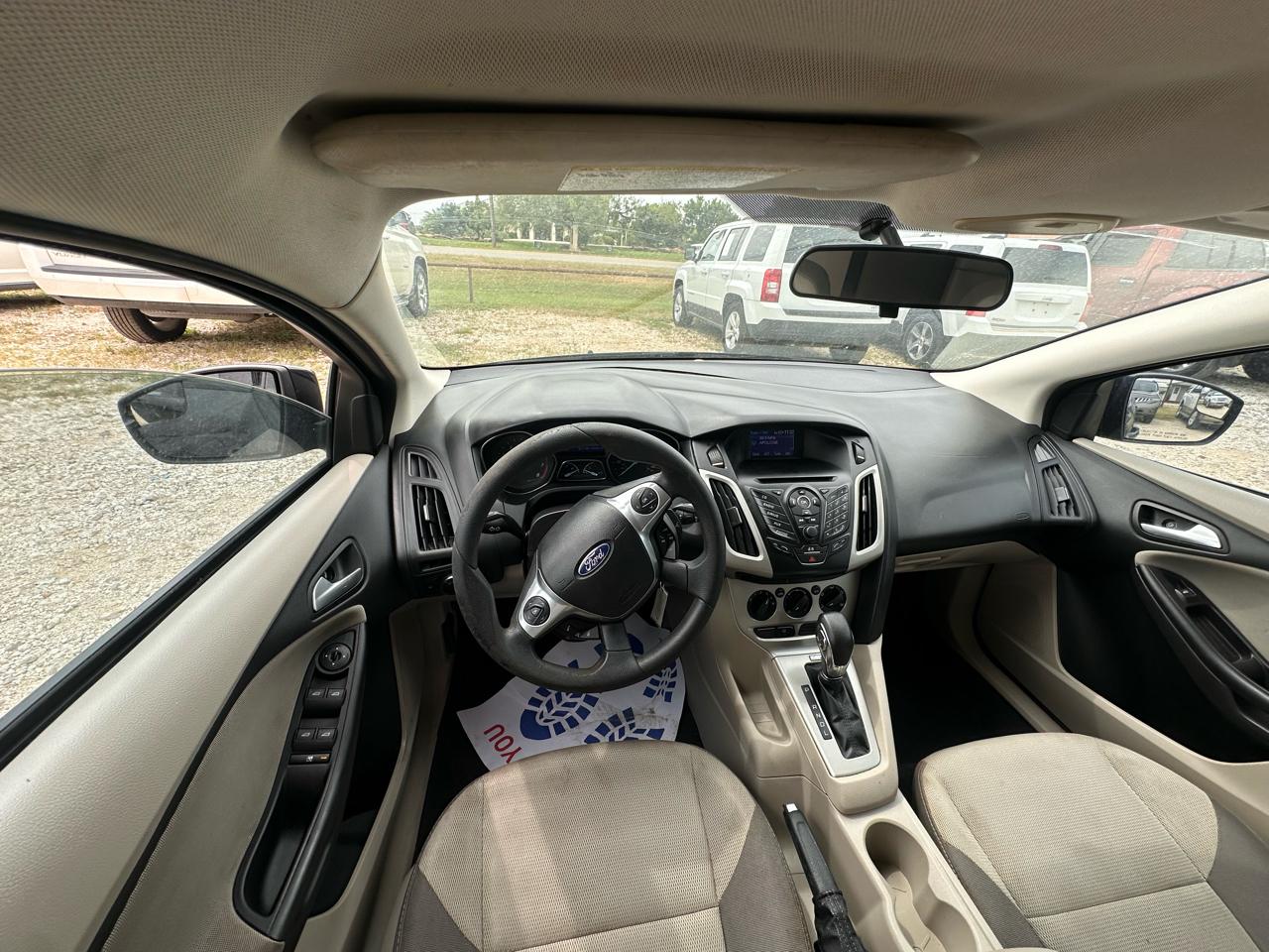 Ford Focus SE 2012