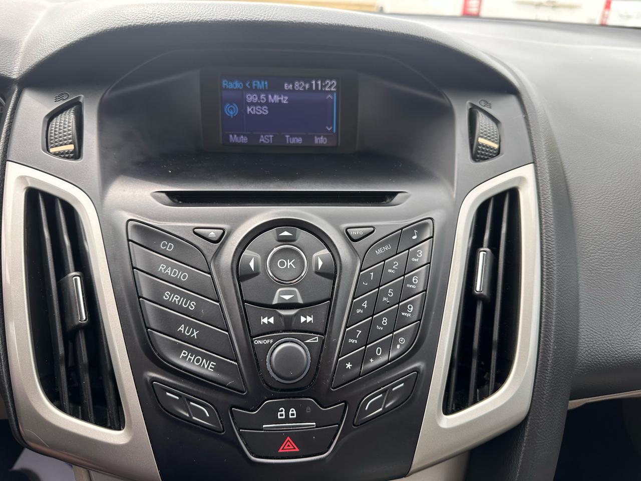 Ford Focus SE 2012