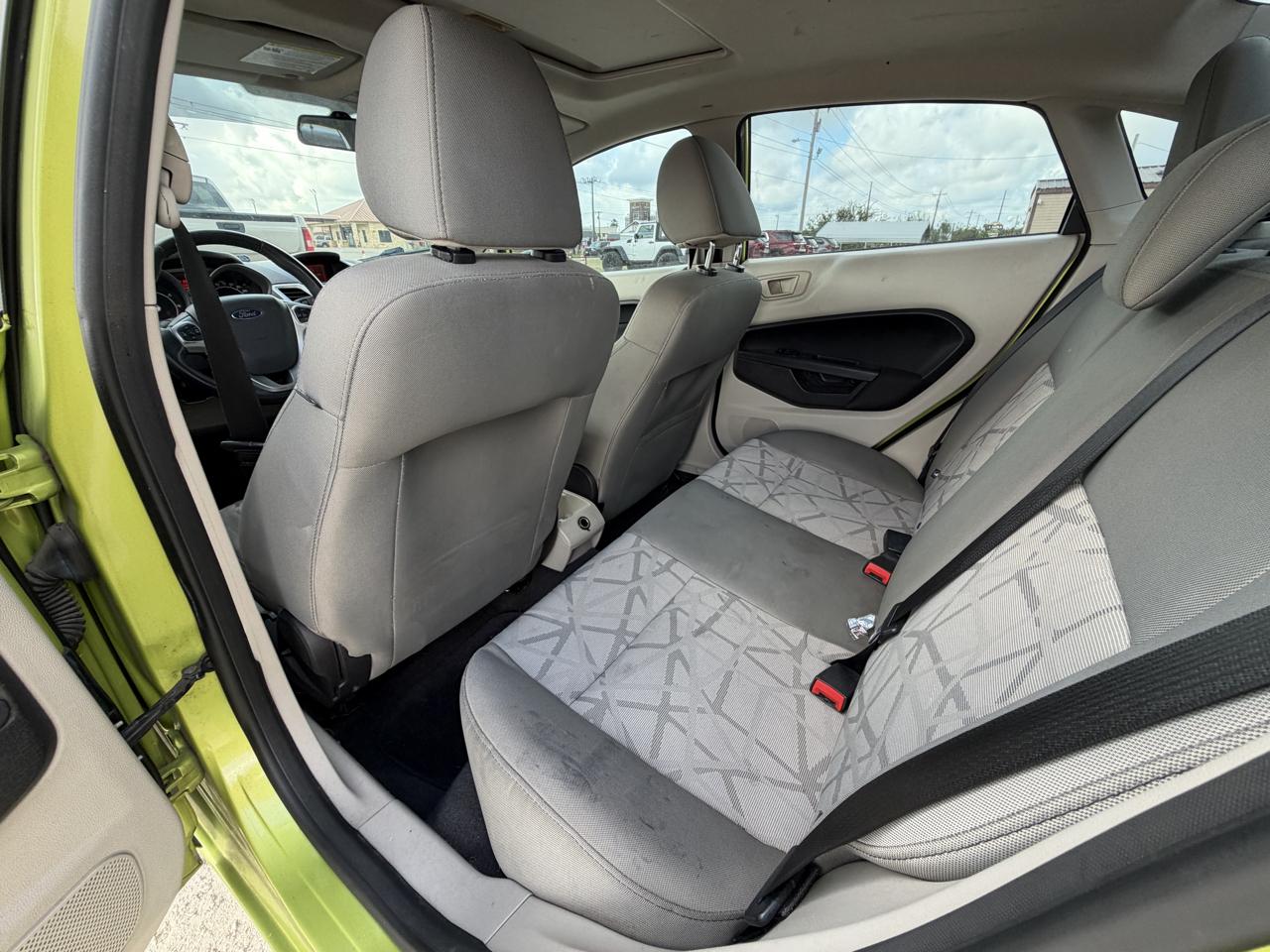 Ford Fiesta SE Sedan 2013