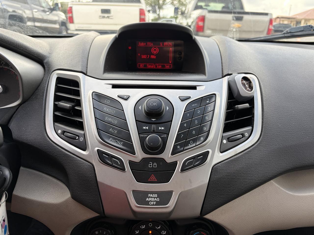 Ford Fiesta SE Sedan 2013