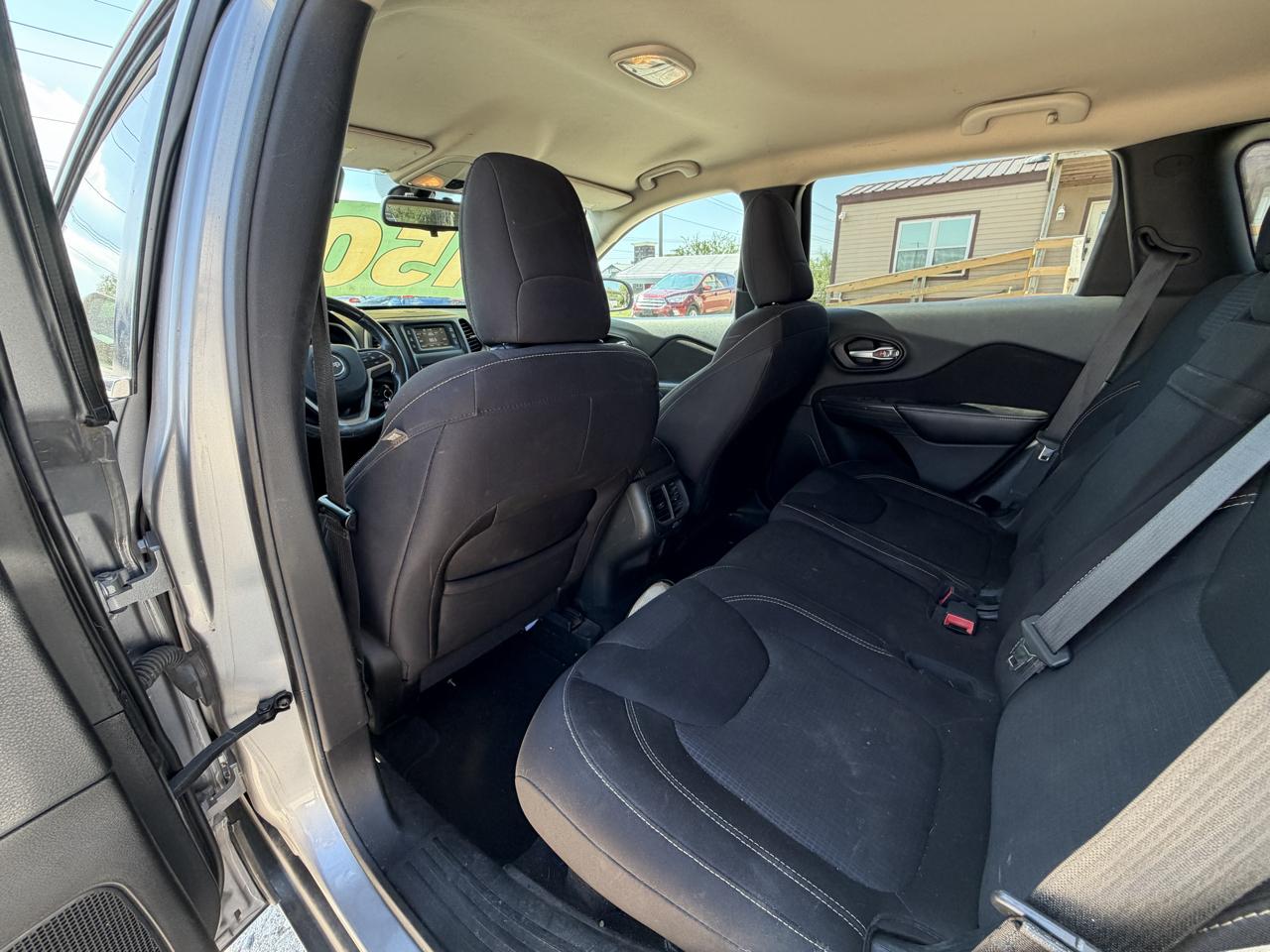 Jeep Cherokee Latitude FWD 2015