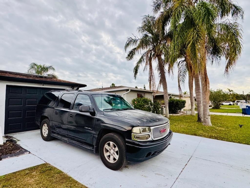 GMC Yukon Denali  2002