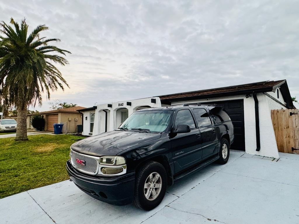 GMC Yukon Denali  2002