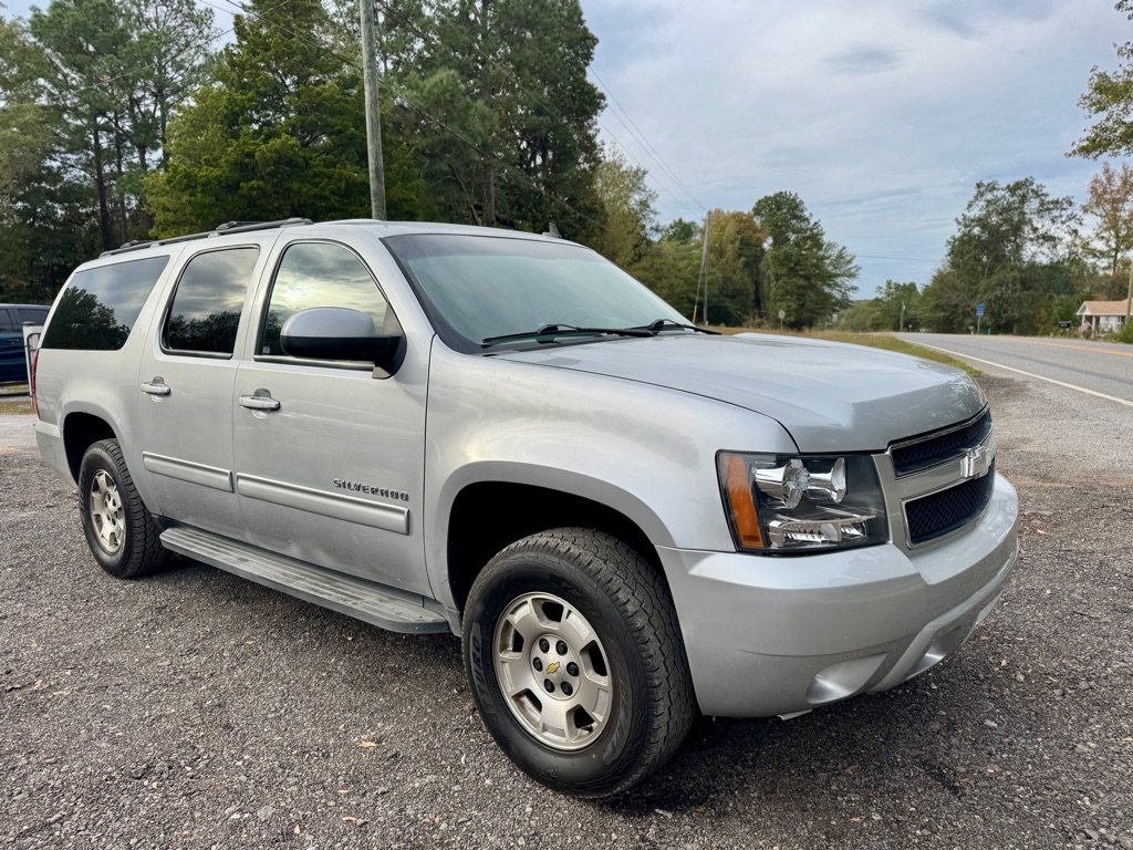 2014 Chevrolet Suburban LT's photo