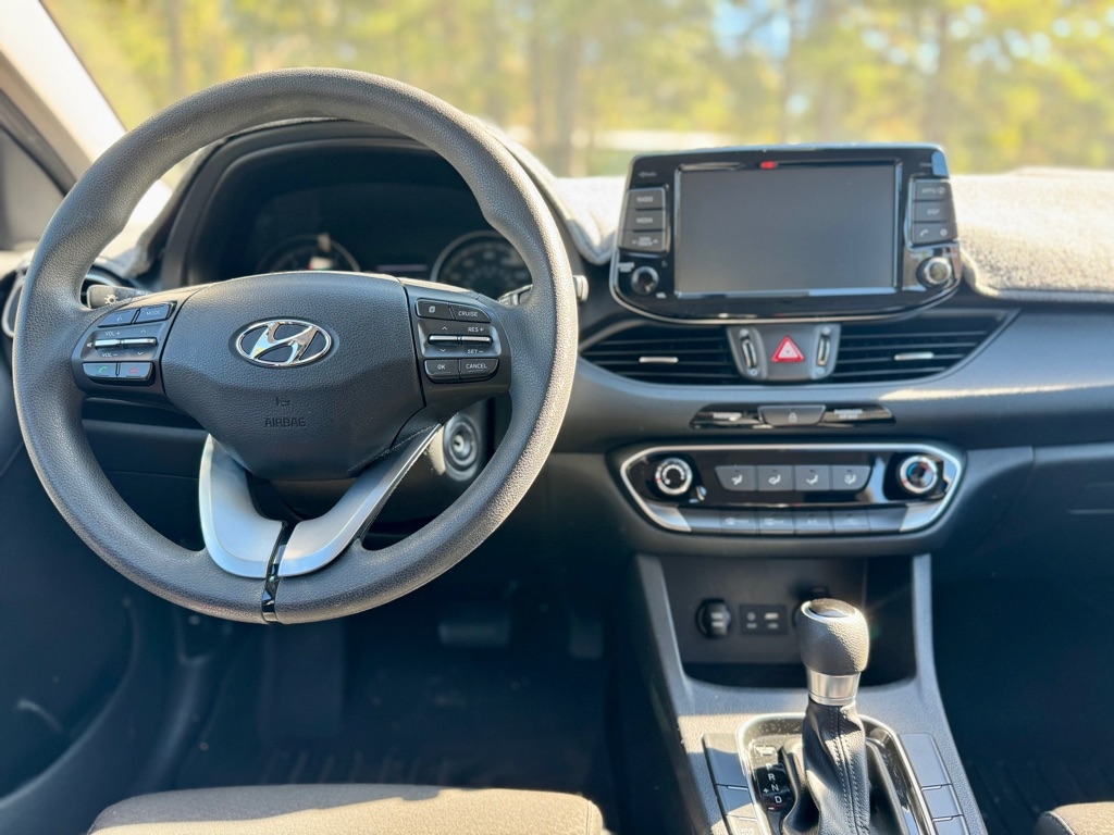 Hyundai Elantra GT Base 2018