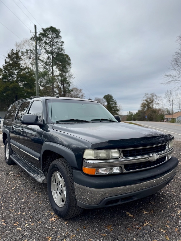 2004 Chevrolet Suburban LS's photo