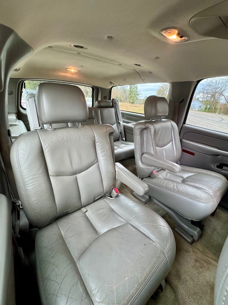 Chevrolet Suburban  2004