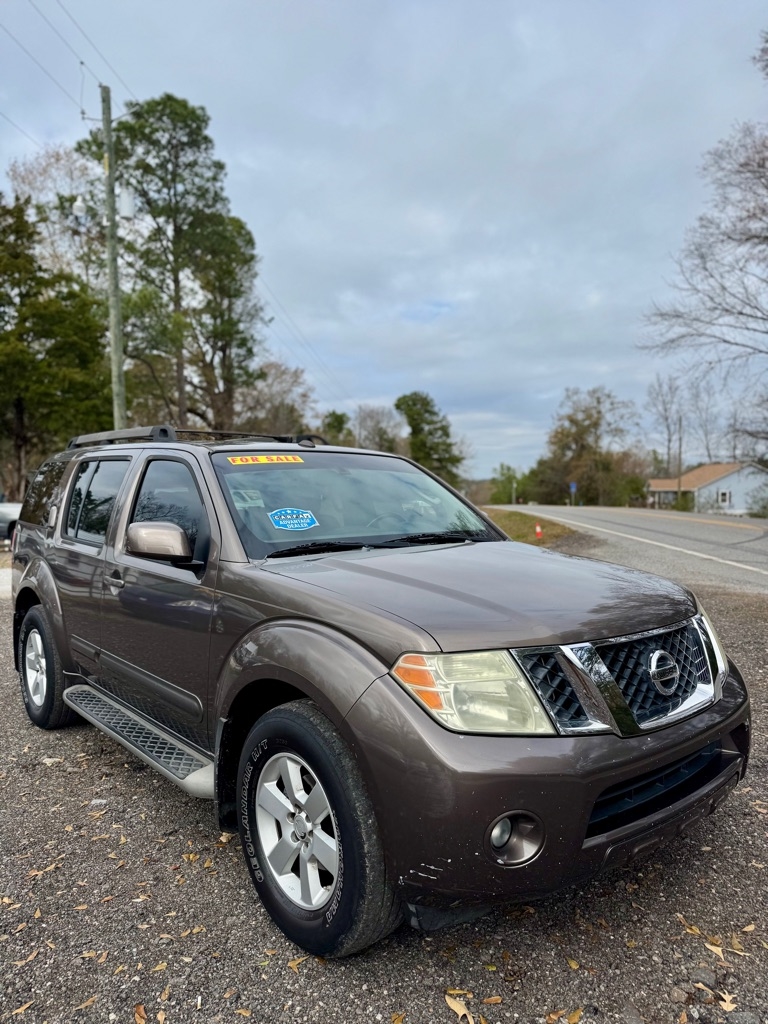 2008 Nissan Pathfinder SE's photo