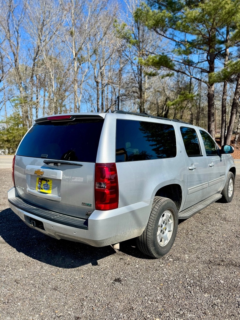 Chevrolet Suburban  2012