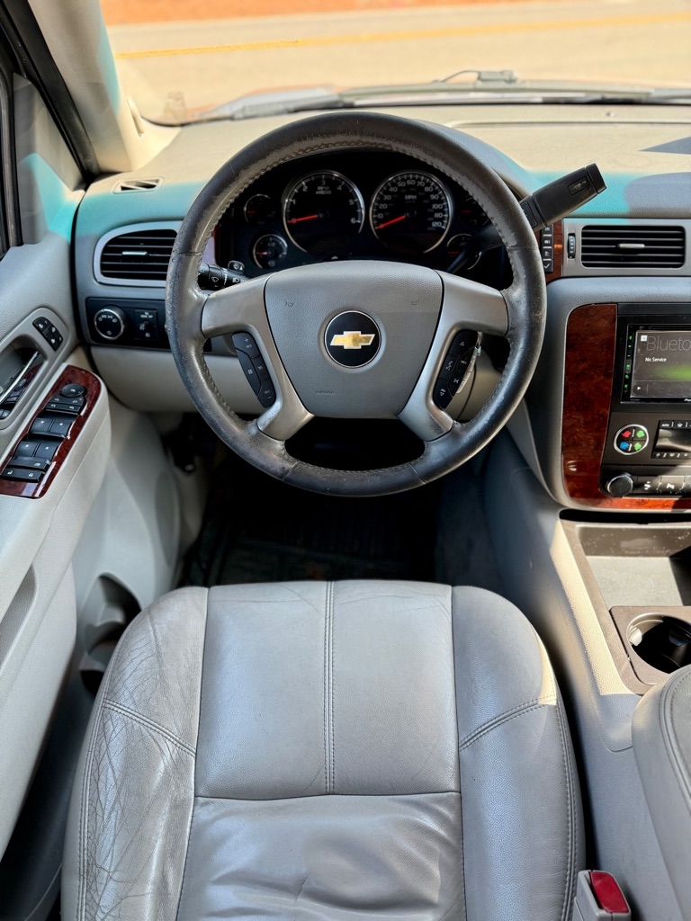 Chevrolet Suburban  2012