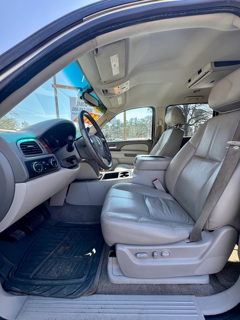 Chevrolet Suburban  2012