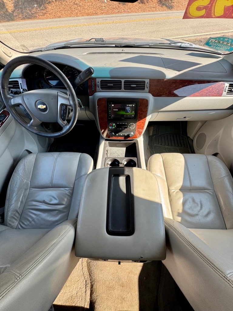 Chevrolet Suburban  2012