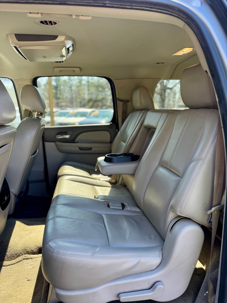 Chevrolet Suburban  2012