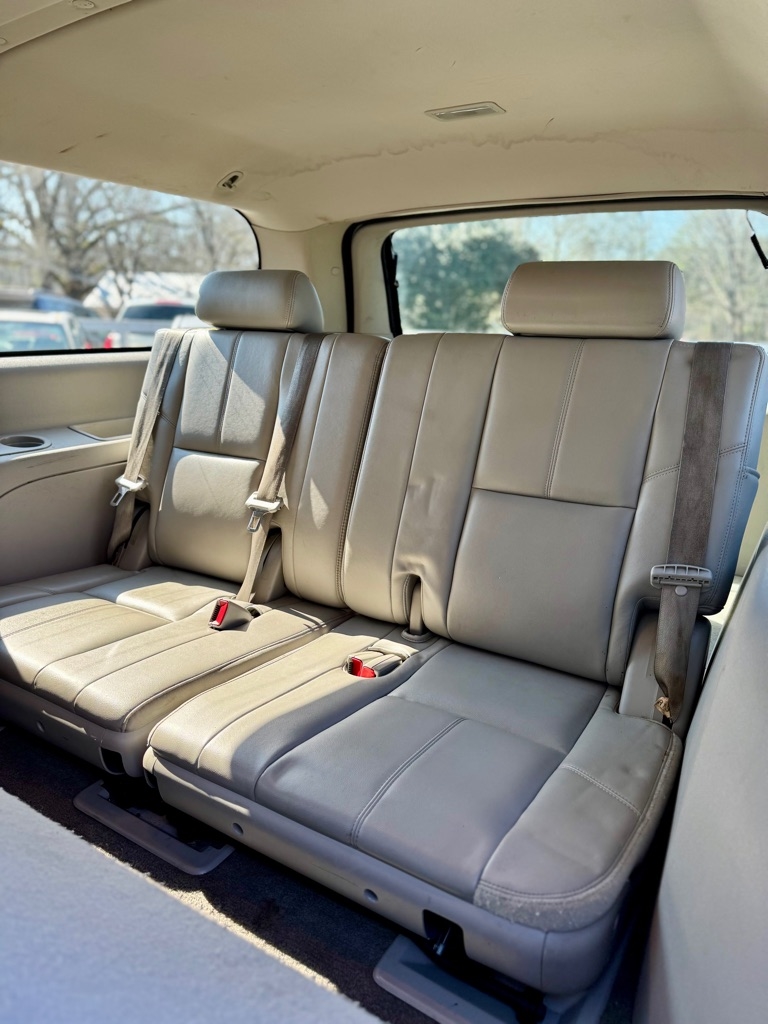 Chevrolet Suburban  2012