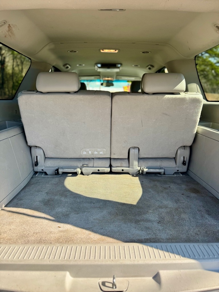 Chevrolet Suburban  2012