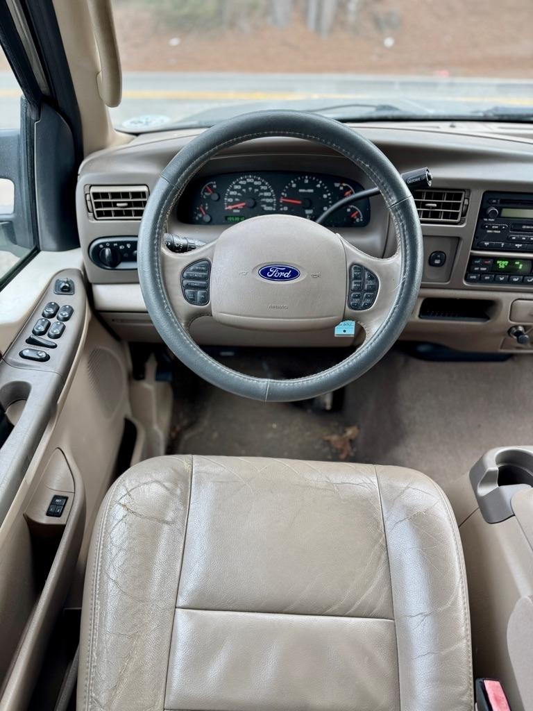 Ford Excursion  2004