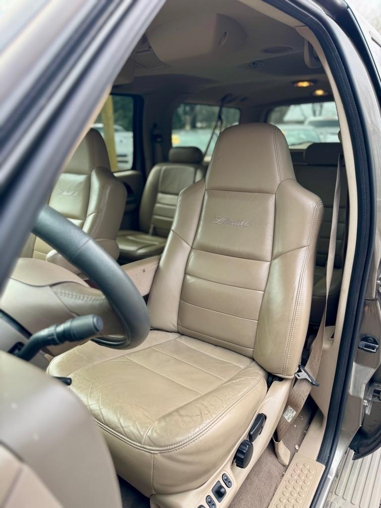 Ford Excursion  2004