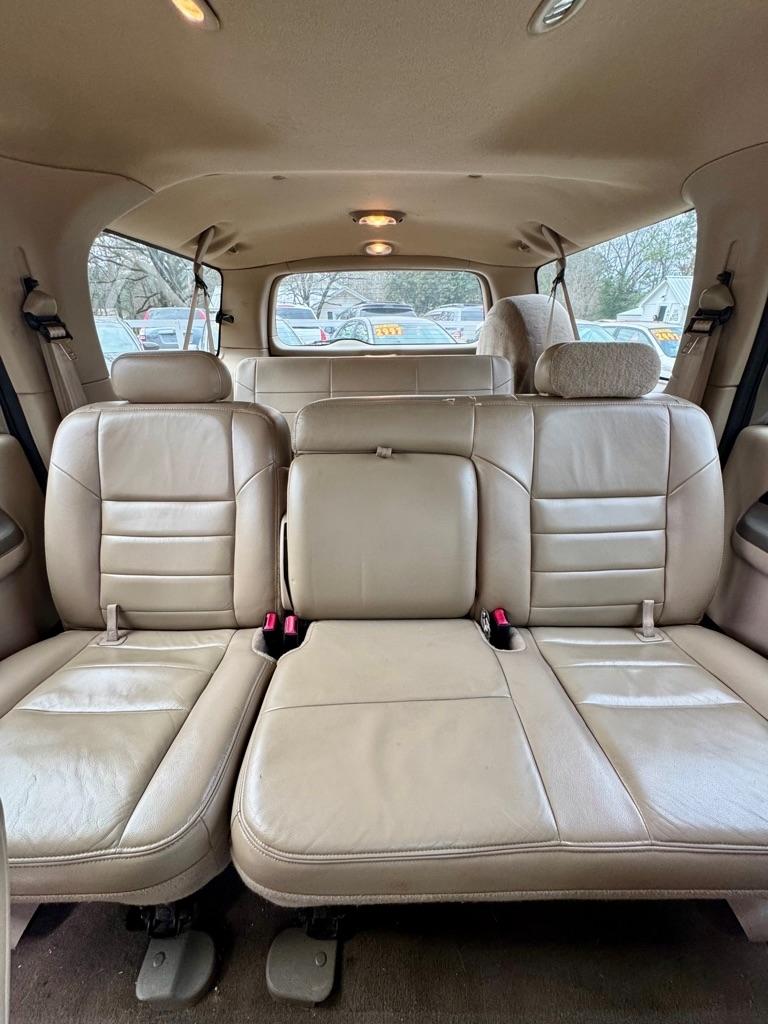 Ford Excursion  2004