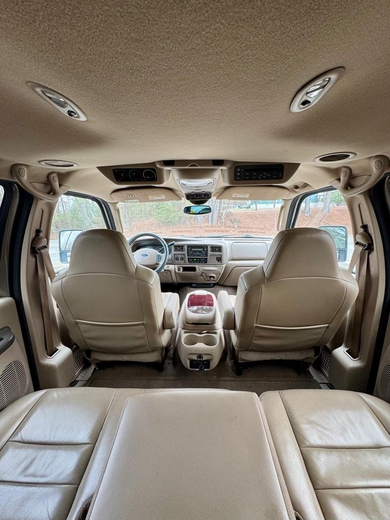 Ford Excursion  2004