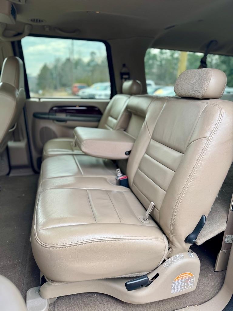 Ford Excursion  2004