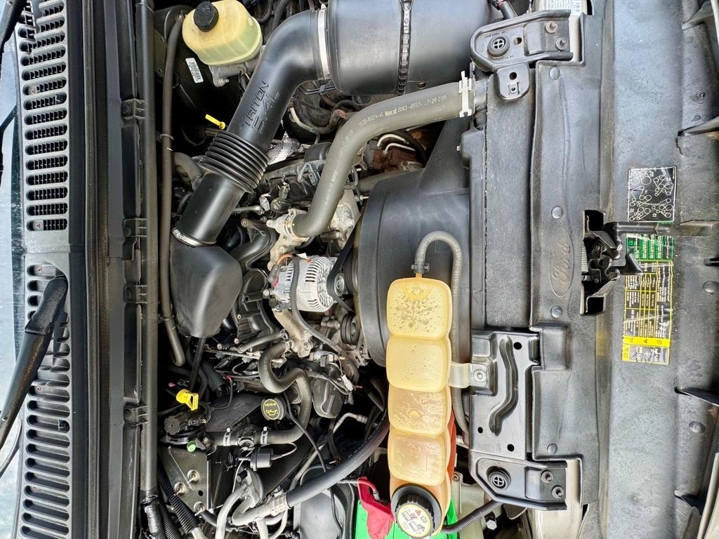 Ford Excursion  2004