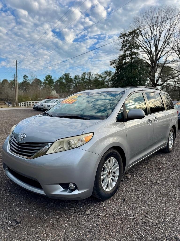 Toyota Sienna  2012