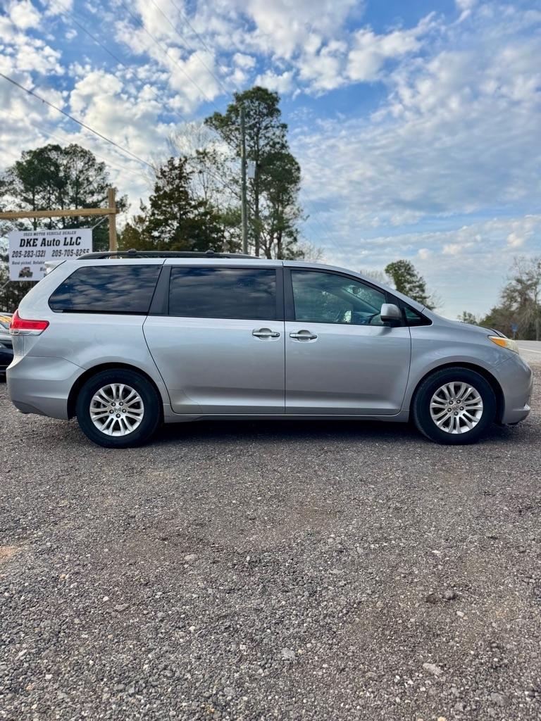 Toyota Sienna  2012