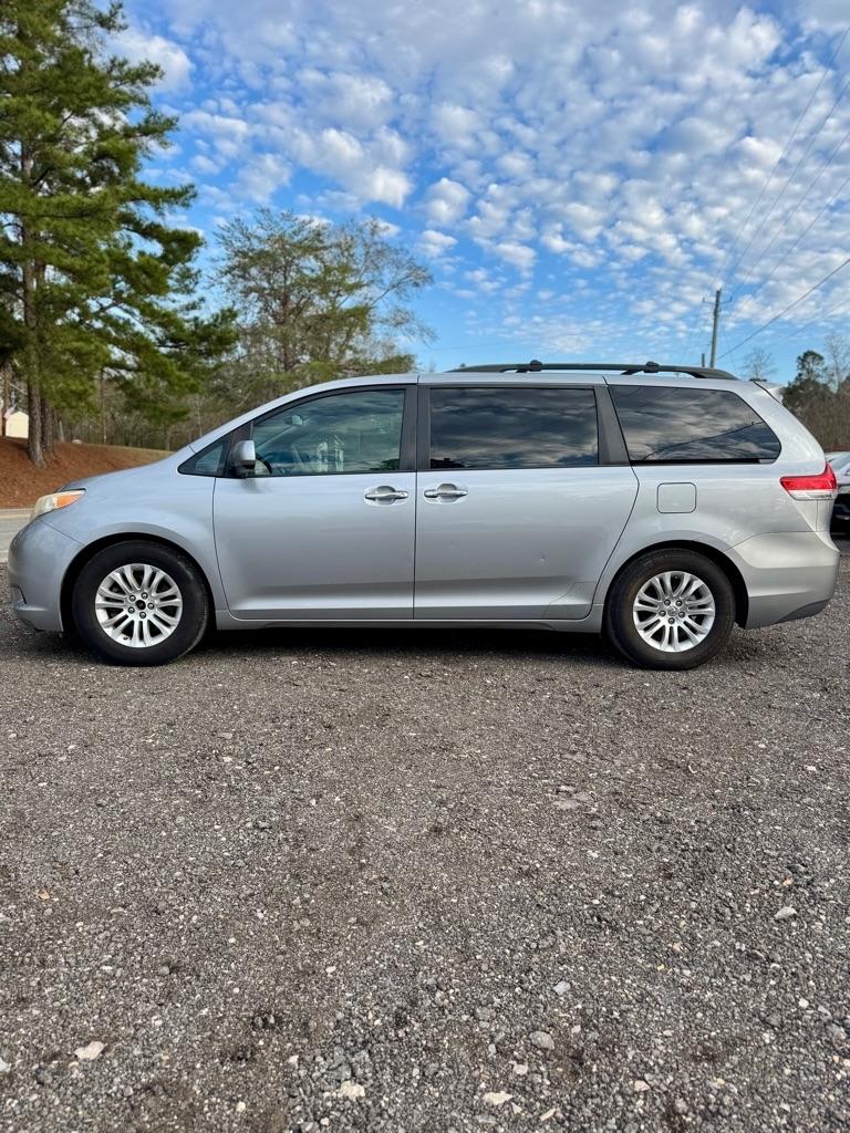 Toyota Sienna  2012