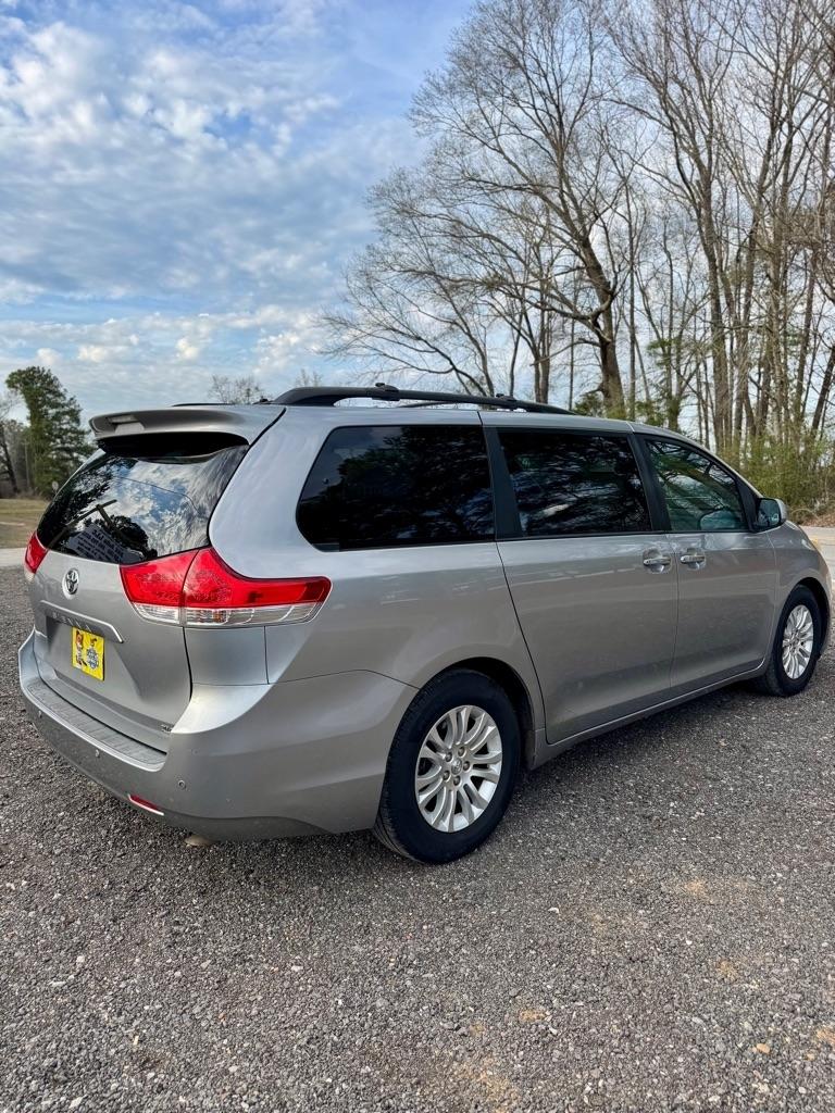 Toyota Sienna  2012