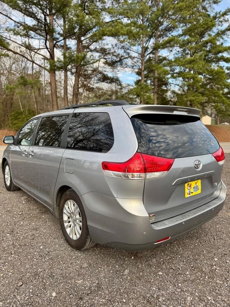 Toyota Sienna  2012